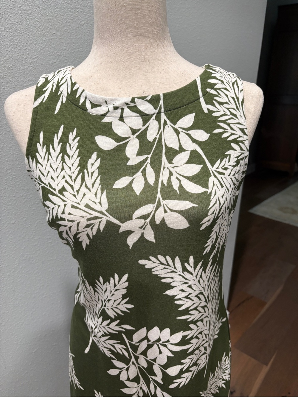 Tommy Bahama Darcy Whisper Fronds Olive Tree Sleeveless Dress  Green Medium - Picture 3 of 4